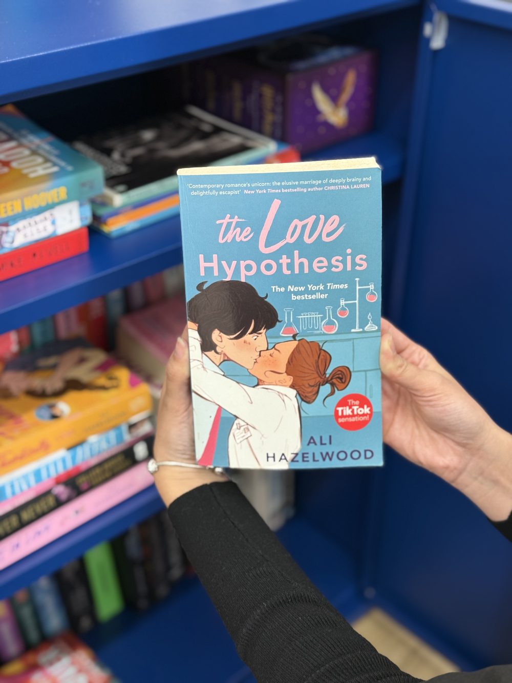 Fluency Book Club escolhendo The Love Hypothesis
